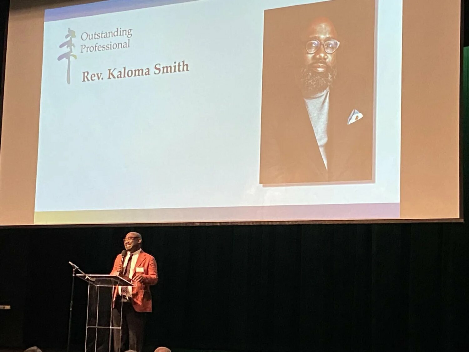 PALO ALTO COMMUNITY RECOGNIZES REV. KALOMA SMITH, PASTOR, UNIVERSITY A.M.E. ZION CHURCH - Image