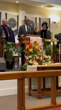 Dr. Jamal Bryant Inspires Clinton College Graduates at 2025 Baccalaureate Service